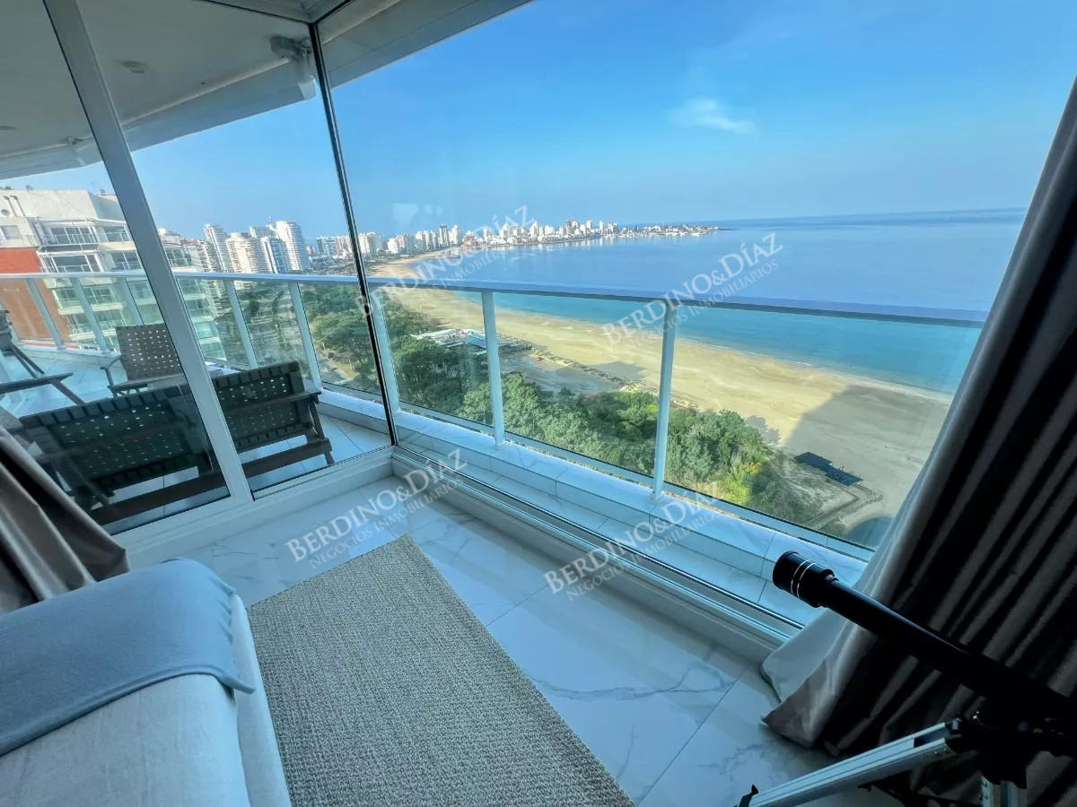 Apartamento ID.2748 - Apartamento en venta 4 dormitorios en Playa Mansa, Punta del Este.