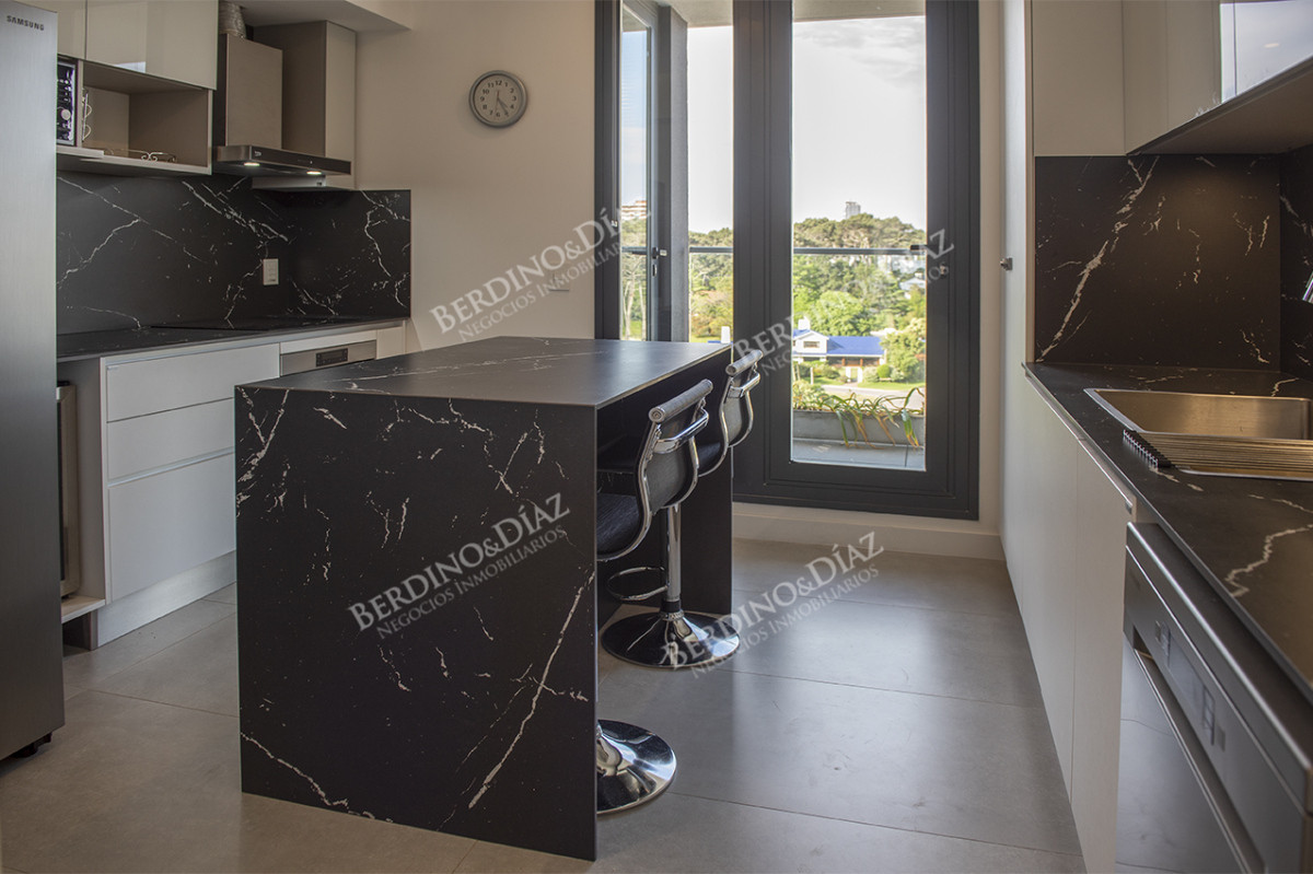 Apartamento ID.2724 - Espectacular departamento de 3  dormitorios en Ventian Playa Mansa.