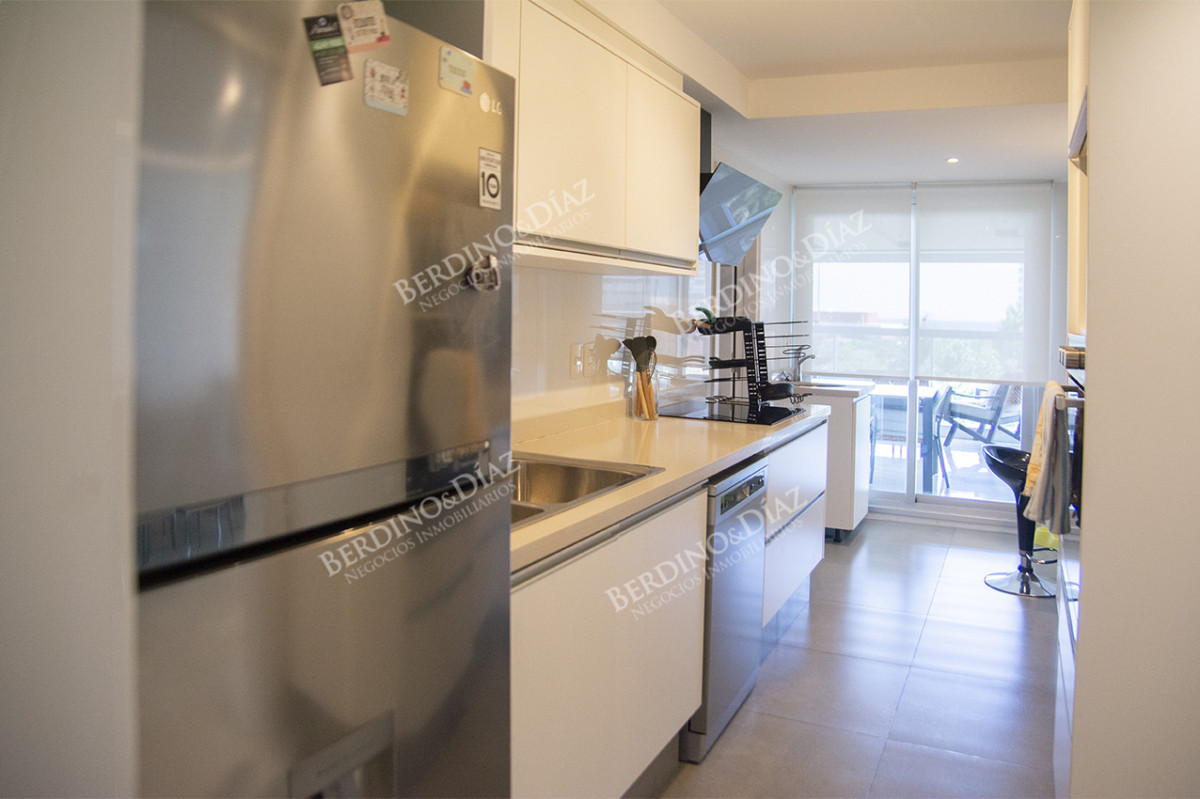 Apartamento ID.2475 - Vende departamento Playa  Mansa de 3 dormitorios parrillero