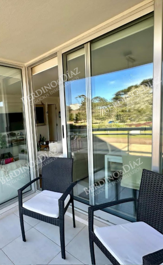 Apartamento ID.2759 - Se vende excelente apartamento con vista inigualable en Roosevelt, Punta del Este, de 2 dormitorios.