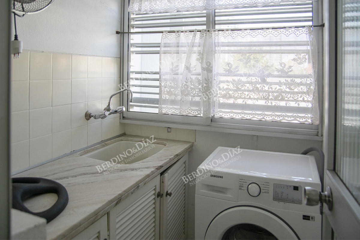Apartamento ID.1863 - Hermoso Departamento de 3 dormitorios en venta frente al mar. 