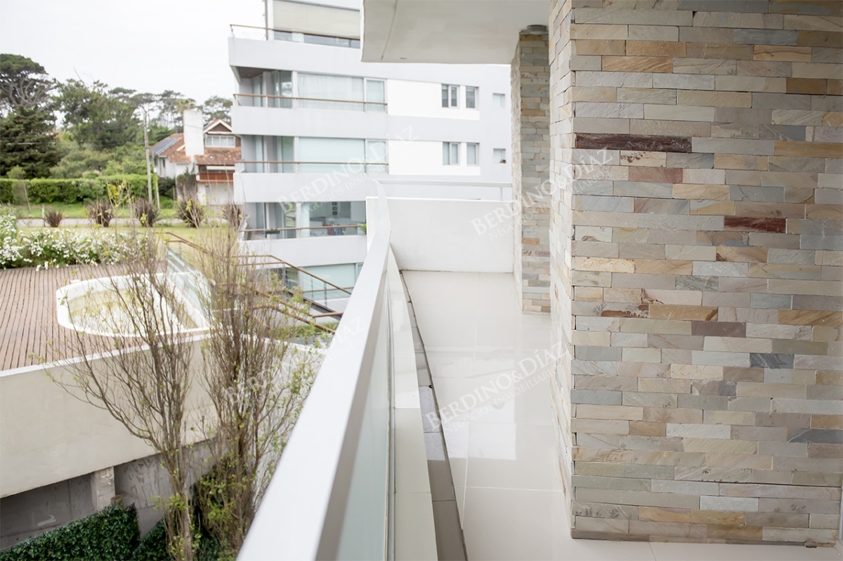 Apartamento ID.2463 - Departamento 3 dormitorios en venta. Oportunidad en Playa Mansa