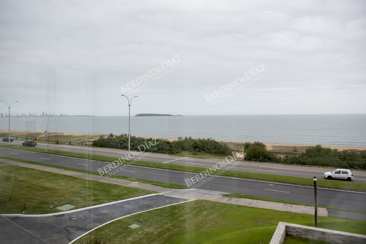 Apartamento ID.2463 - Departamento 3 dormitorios en venta. Oportunidad en Playa Mansa