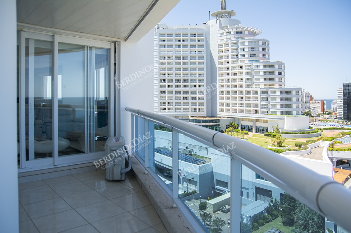 Apartamento ID.2478 - Venta apartamento de 3 dormitorios  Playa mansa Punta del Este 