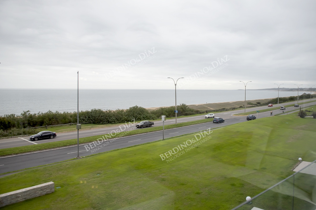 Apartamento ID.2463 - Departamento 3 dormitorios en venta. Oportunidad en Playa Mansa