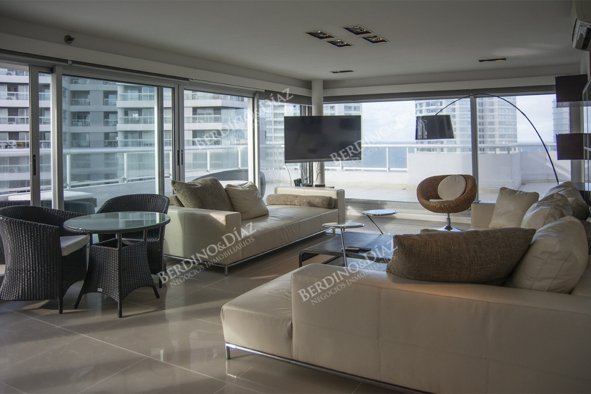 Apartamento ID.3030 - Departamento de 3 dormitorios en piso alto, Quartier del Mar, en venta.