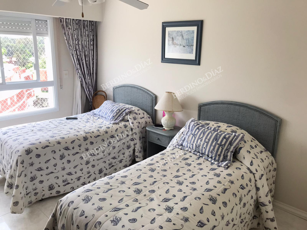 Apartamento ID.1295 - Apartamento esquinero en Playa Mansa