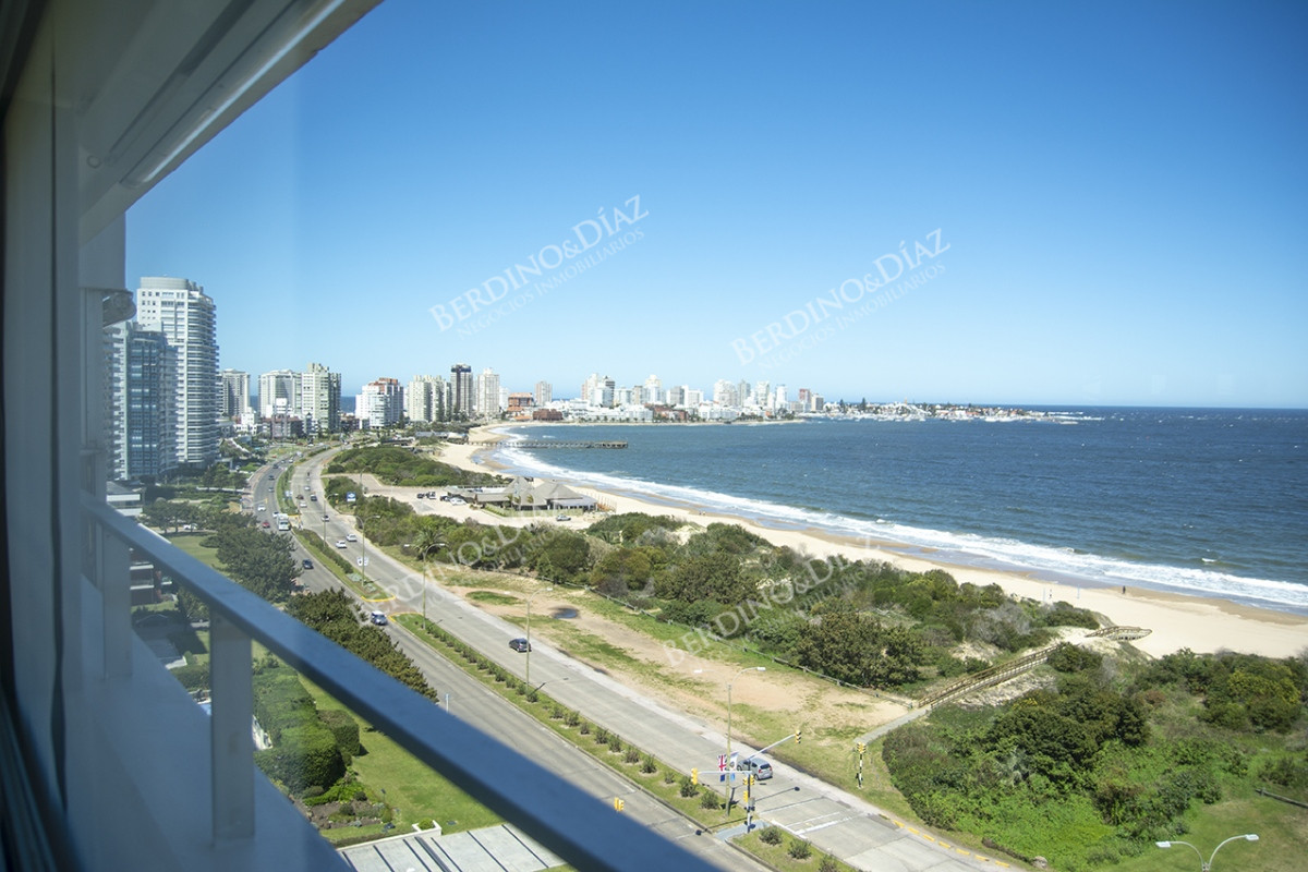 Apartamento ID.2790 -  Edificio Tunquelen II, 3 dormitorios mas servicio, playa mansa 