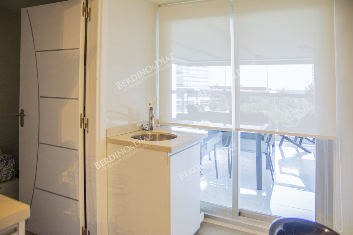 Apartamento ID.2475 - Vende departamento Playa  Mansa de 3 dormitorios parrillero