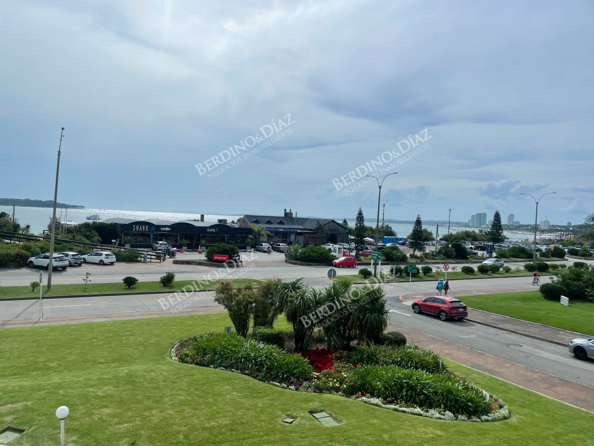 Apartamento ID.1863 - Hermoso Departamento de 3 dormitorios en venta frente al mar. 
