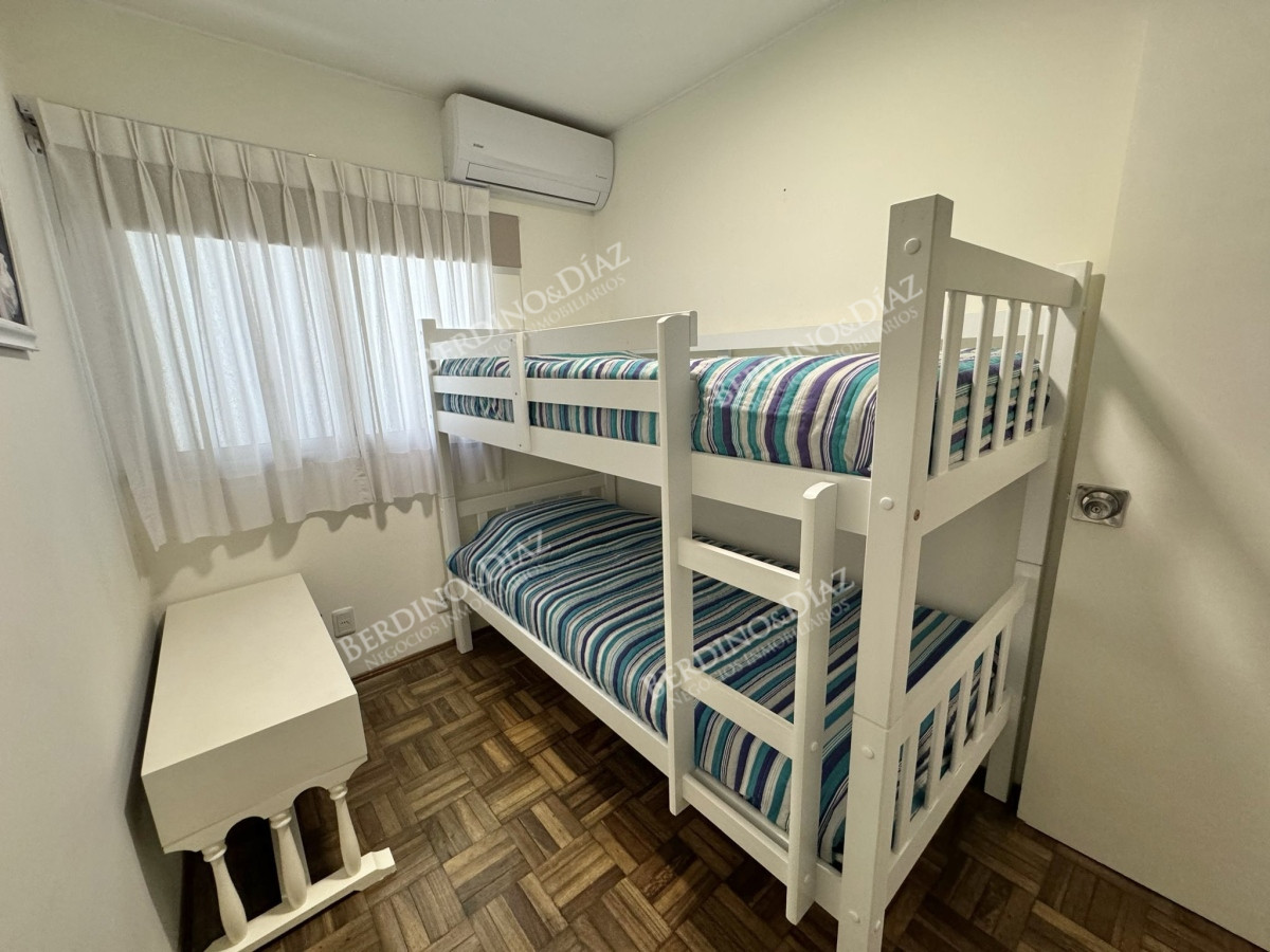 Apartamento ID.2700 - Vende apartamento de 4 dormitorios en edificio Cozumel Mansa.