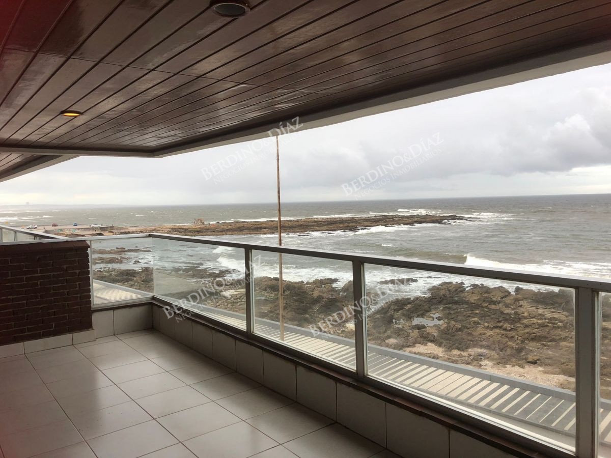 Apartamento ID.2703 - Hermoso departamento de 3 dormitorios frente al mar 