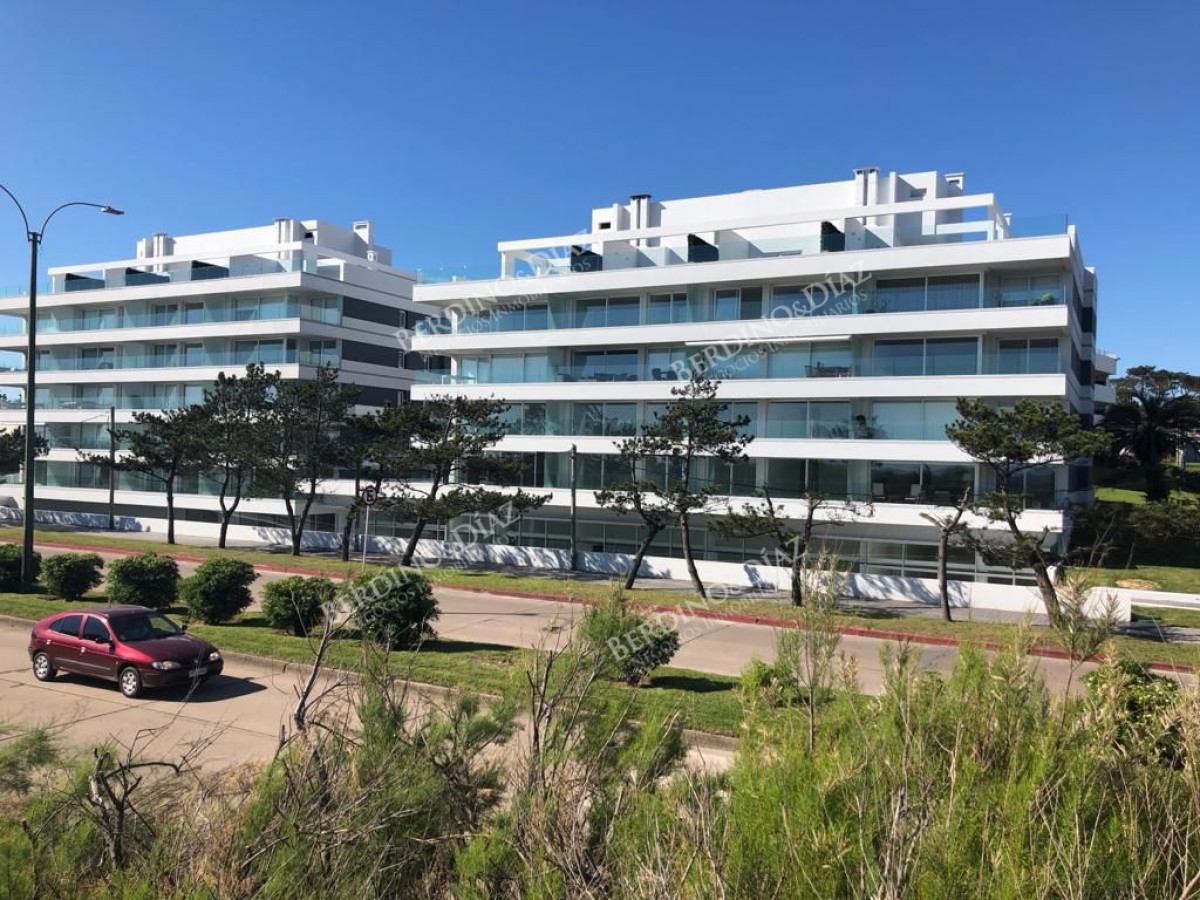 Apartamento ID.1858 - Apartamento de 3 dormitorios Playa Mansa Punta del Este 