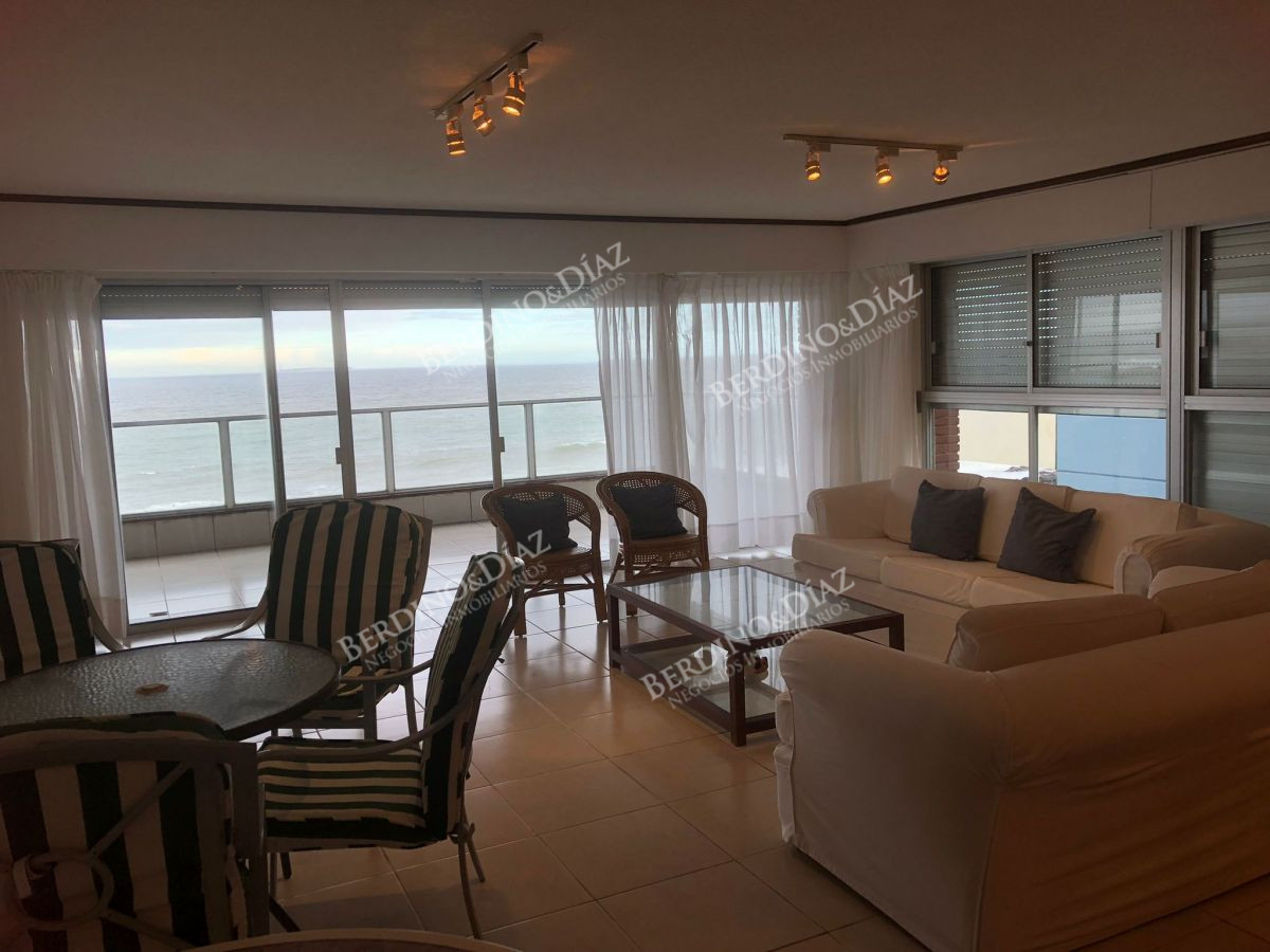 Apartamento ID.2703 - Hermoso departamento de 3 dormitorios frente al mar 