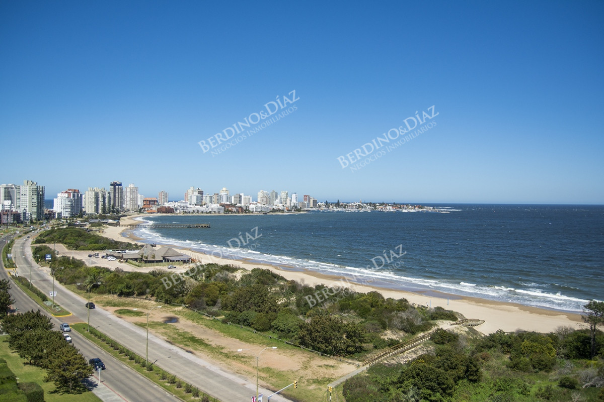 Apartamento ID.2790 -  Edificio Tunquelen II, 3 dormitorios mas servicio, playa mansa 