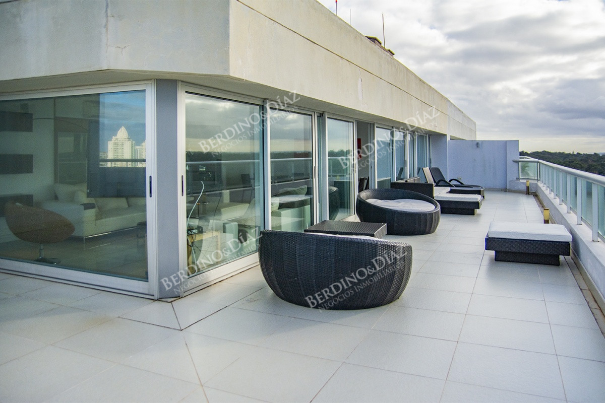 Apartamento ID.3030 - Departamento de 3 dormitorios en piso alto, Quartier del Mar, en venta.