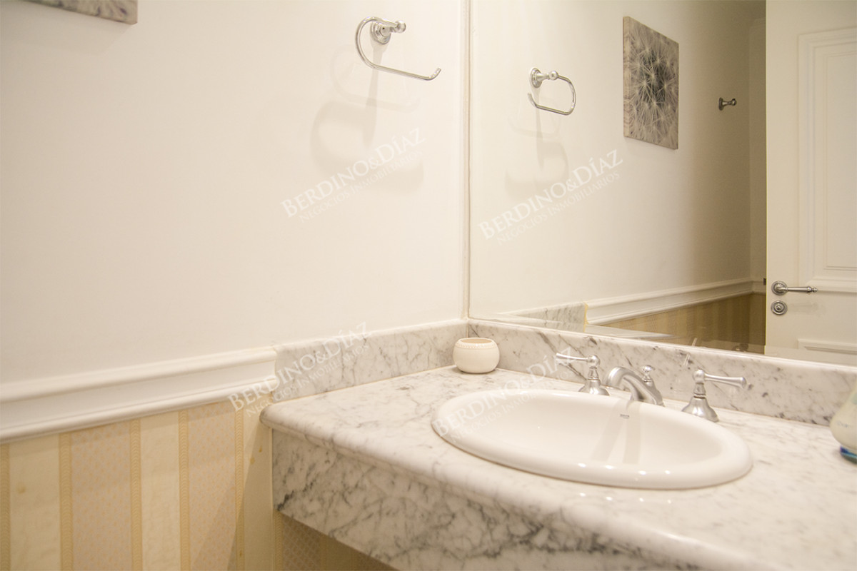 Apartamento ID.2478 - Venta apartamento de 3 dormitorios  Playa mansa Punta del Este 