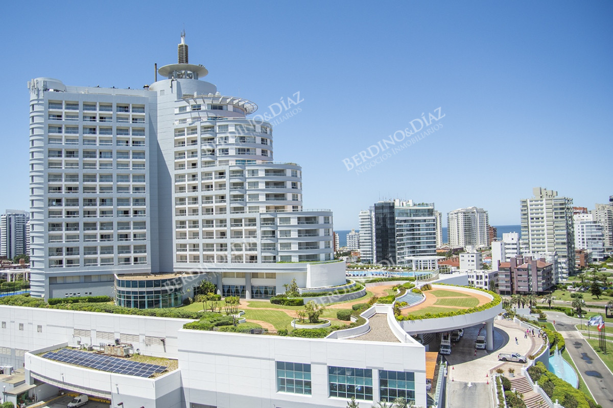 Apartamento ID.2478 - Venta apartamento de 3 dormitorios  Playa mansa Punta del Este 