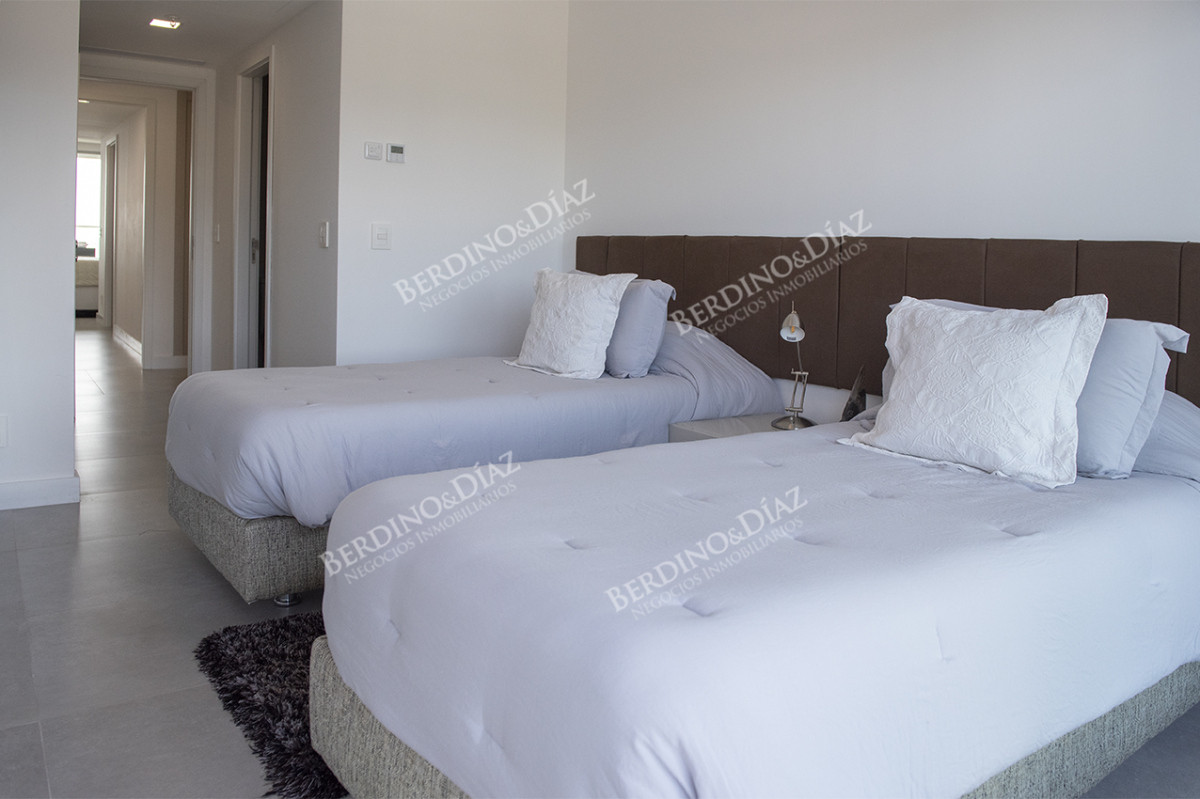 Apartamento ID.2724 - Espectacular departamento de 3  dormitorios en Ventian Playa Mansa.