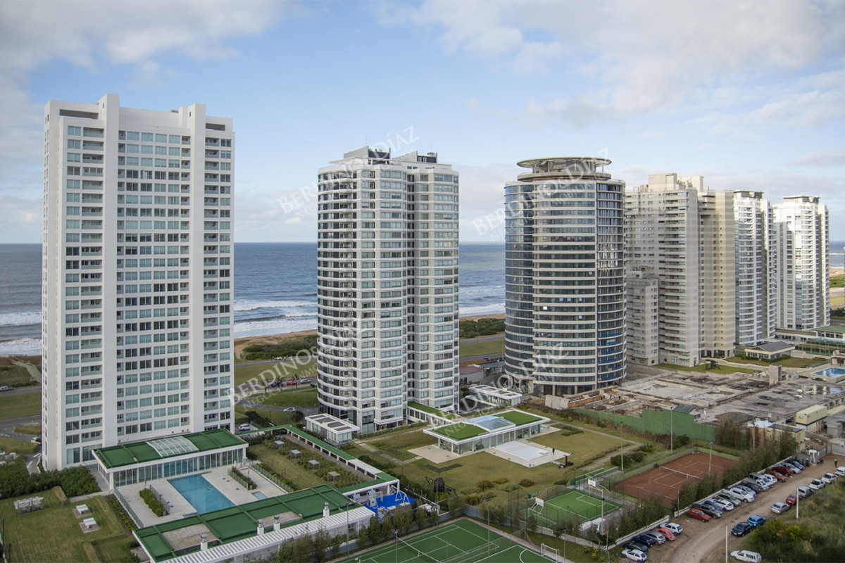 Apartamento ID.3030 - Departamento de 3 dormitorios en piso alto, Quartier del Mar, en venta.