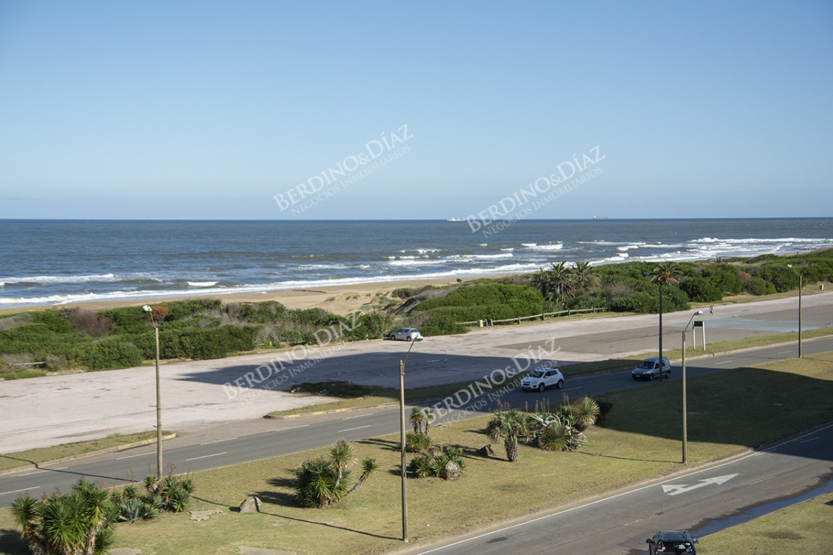 Apartamento ID.1453 - Apartamento de 3 dormitorios en playa brava frente al mar 