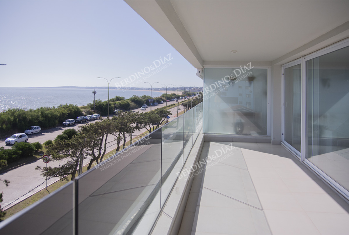 Apartamento ID.1858 - Apartamento de 3 dormitorios Playa Mansa Punta del Este 