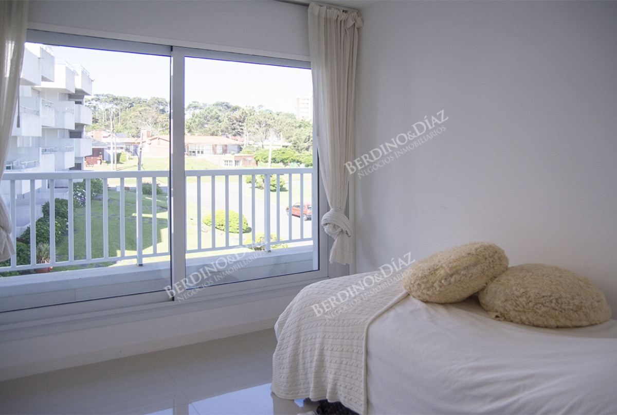 Apartamento ID.1858 - Apartamento de 3 dormitorios Playa Mansa Punta del Este 