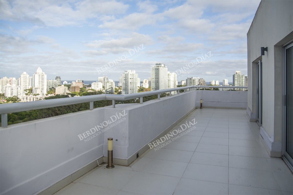Apartamento ID.3030 - Departamento de 3 dormitorios en piso alto, Quartier del Mar, en venta.