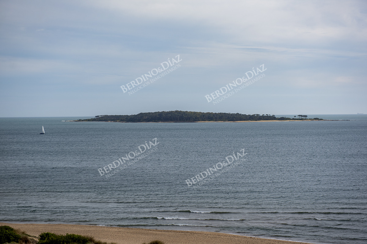 Apartamento ID.2724 - Espectacular departamento de 3  dormitorios en Ventian Playa Mansa.