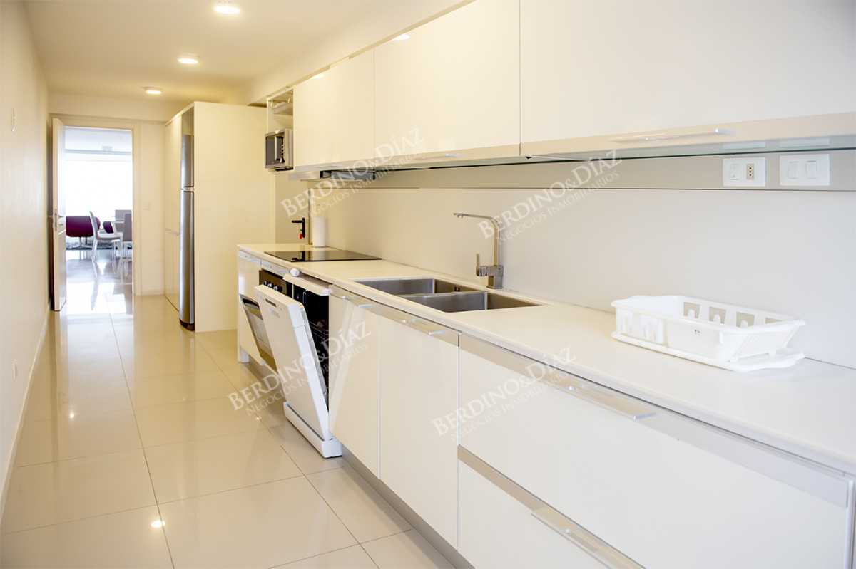 Apartamento ID.2463 - Departamento 3 dormitorios en venta. Oportunidad en Playa Mansa
