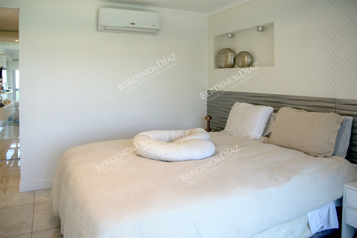 Apartamento ID.2475 - Vende departamento Playa  Mansa de 3 dormitorios parrillero