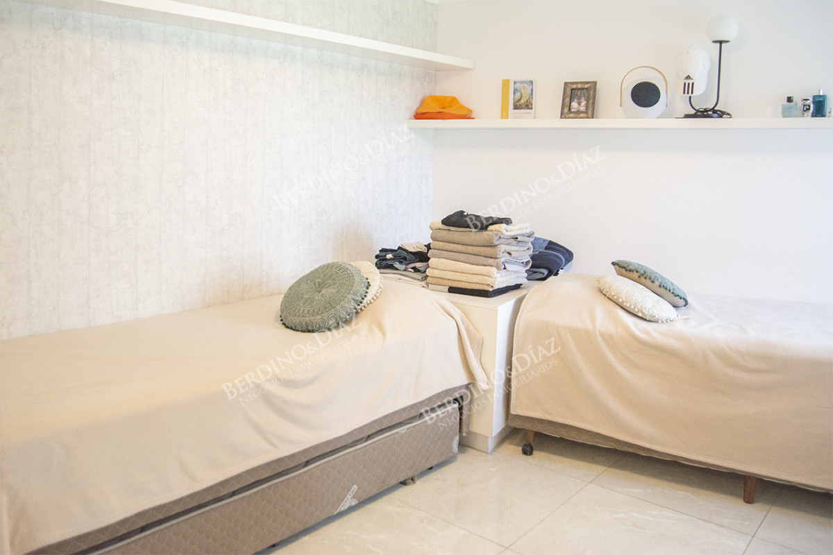 Apartamento ID.2475 - Vende departamento Playa  Mansa de 3 dormitorios parrillero