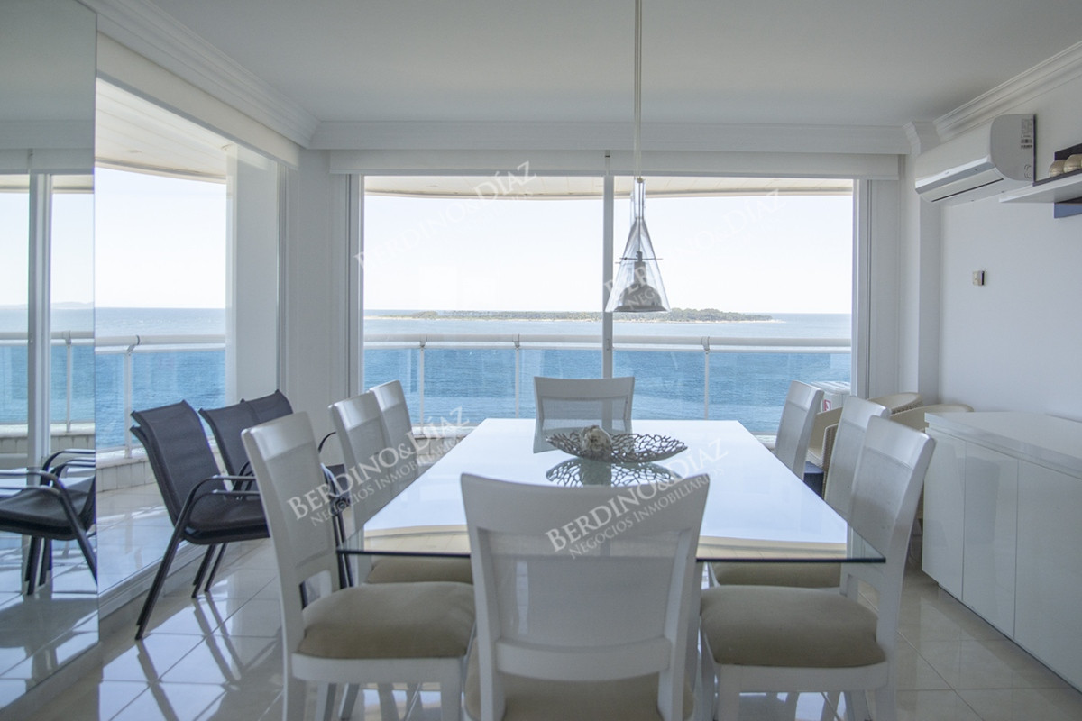 Apartamento ID.2478 - Venta apartamento de 3 dormitorios  Playa mansa Punta del Este 