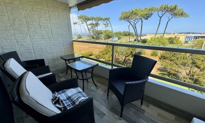 Vende apartamento de 4 dormitorios en edificio Cozumel Mansa.