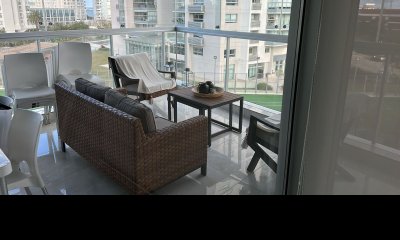 Vende departamento Playa  Mansa de 3 dormitorios parrillero
