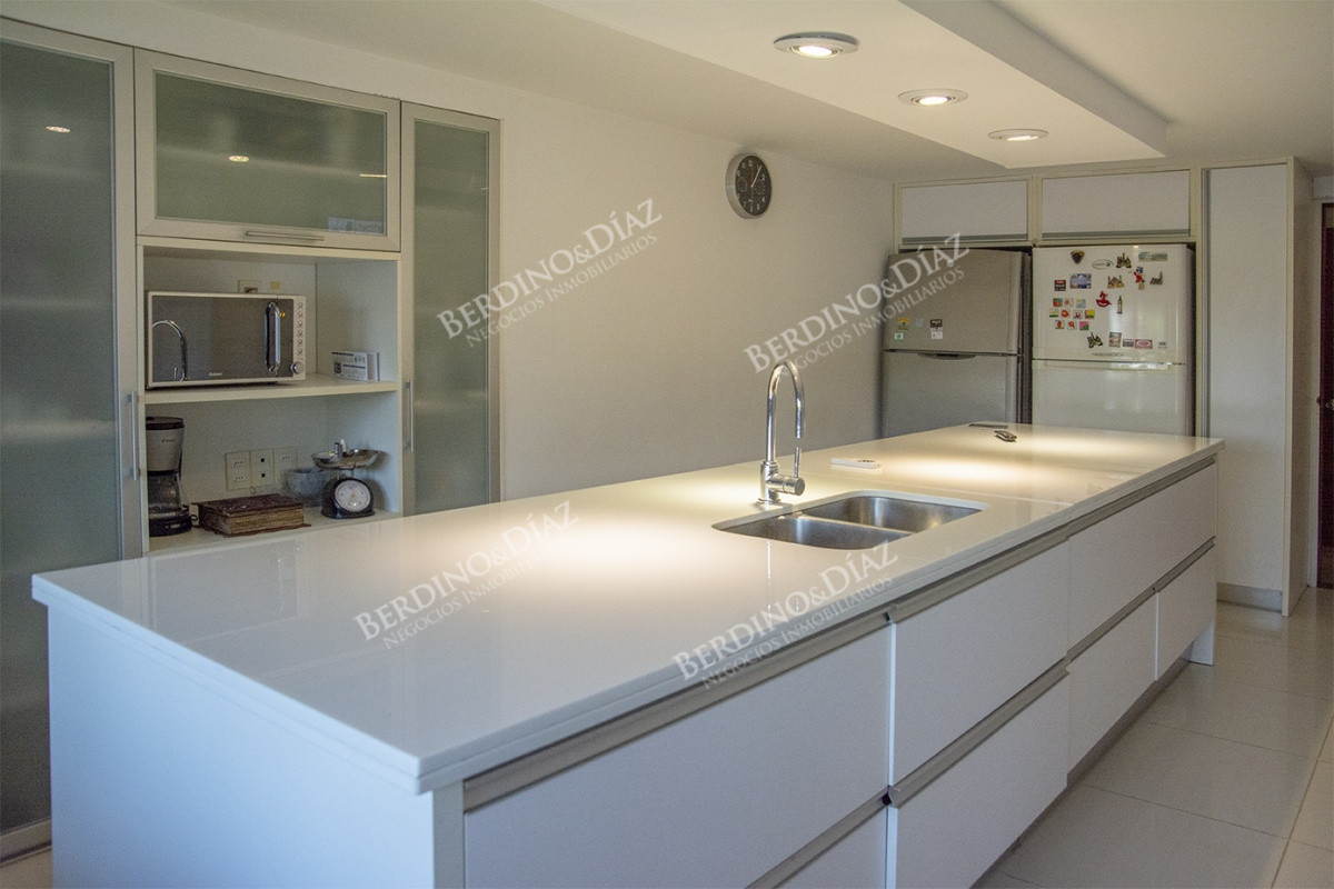 Casa ID.2679 - Casa a la venta en playa mansa Punta Del Este, gran tamaño ubicada en zona privilegiada.