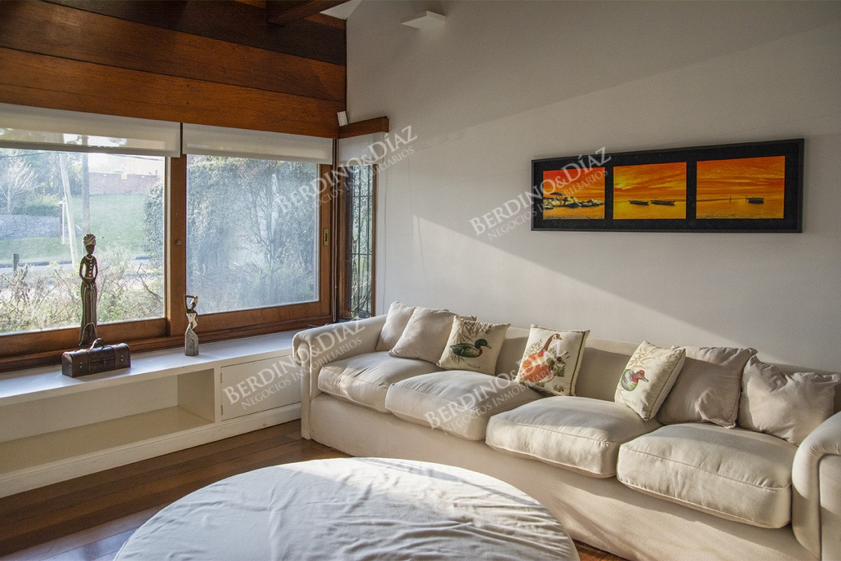 Casa ID.2679 - Casa a la venta en playa mansa Punta Del Este, gran tamaño ubicada en zona privilegiada.