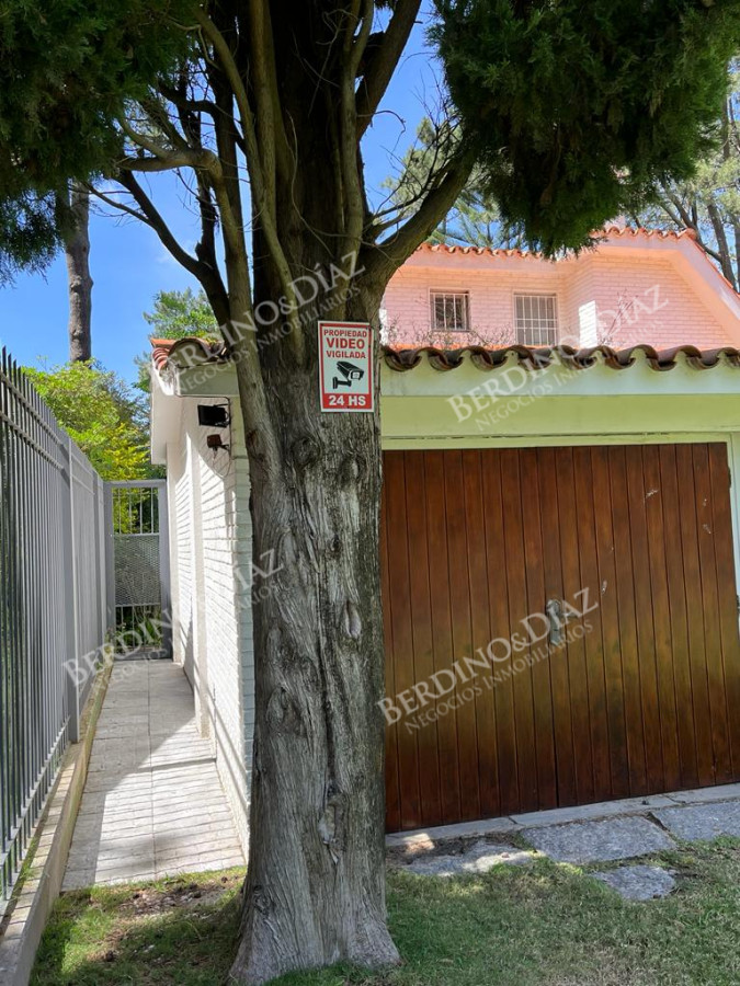 Casa ID.2430 - Chalet tradicional en venta 4 dormitorios en venta en Playa Mansa