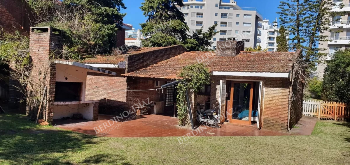 Casa ID.2565 - Venta Casa en Aidy Grill, Punta del Este con parrillero a pocas cuadras del mar
