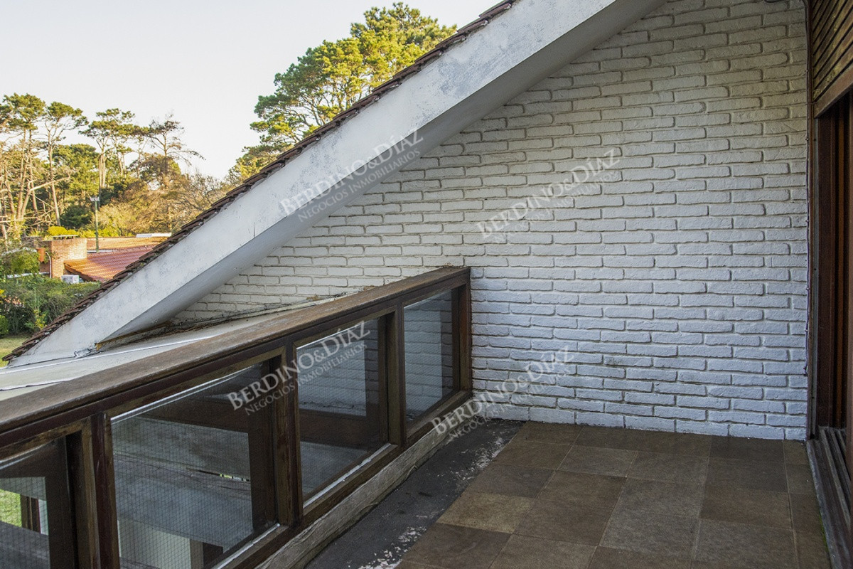Casa ID.2679 - Casa a la venta en playa mansa Punta Del Este, gran tamaño ubicada en zona privilegiada.