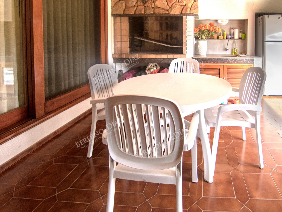 Casa ID.2590 - Casa de gran tamaño ubicada en zona de paz y tranquilidad.