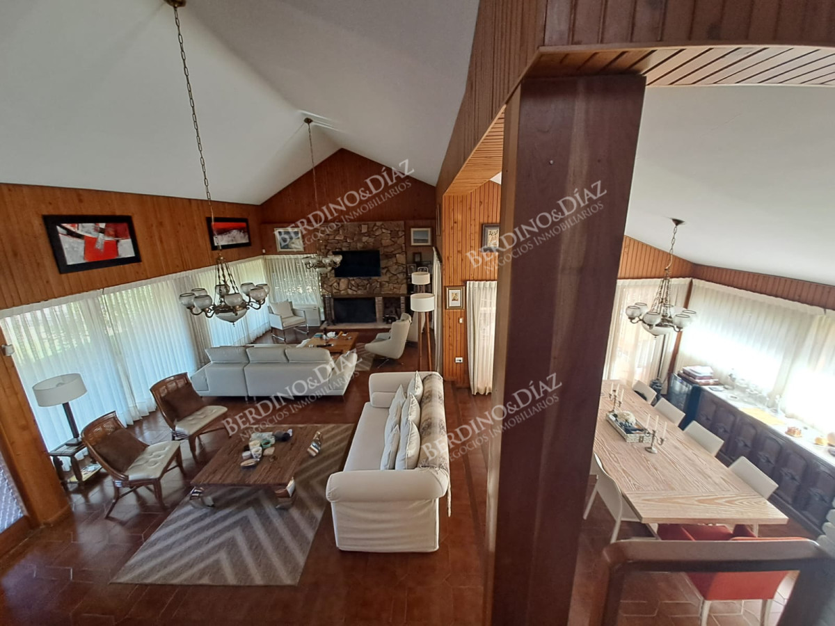 Casa ID.2590 - Casa de gran tamaño ubicada en zona de paz y tranquilidad.