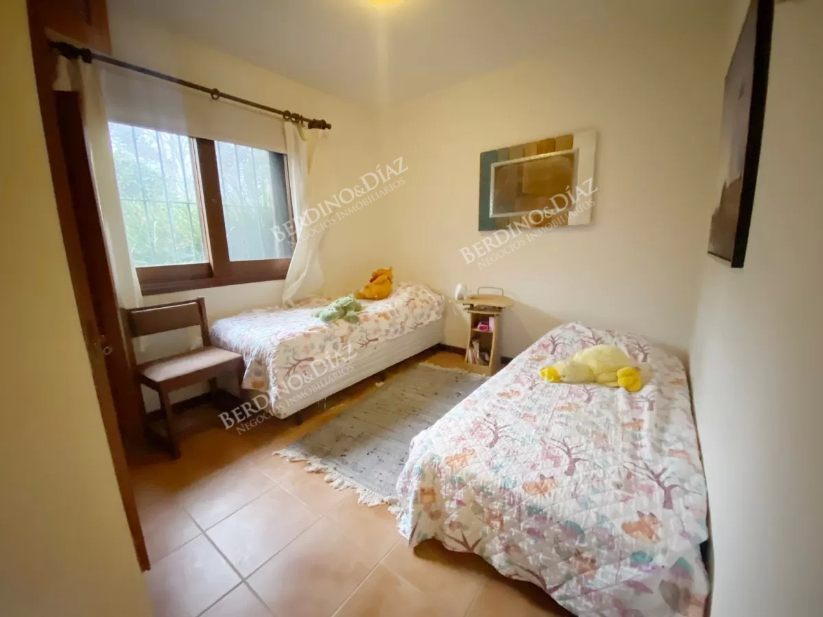 Casa ID.2252 - Casa de 4 dormitorios en venta en zona residencial, barrio Lugano.