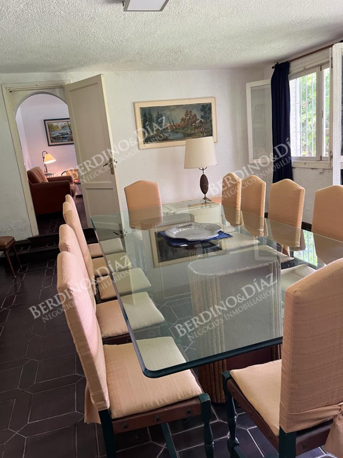 Casa ID.2430 - Chalet tradicional en venta 4 dormitorios en venta en Playa Mansa