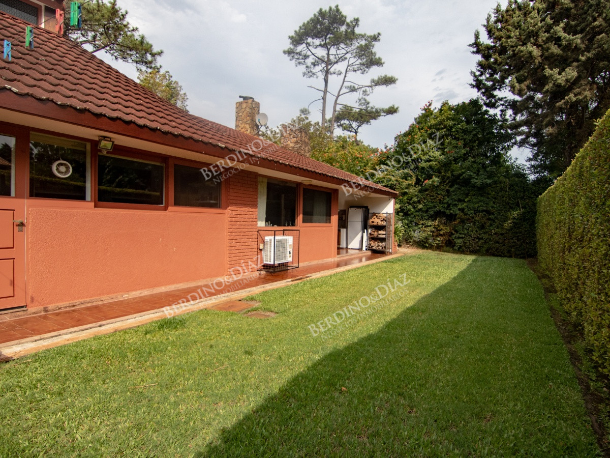 Casa ID.2590 - Casa de gran tamaño ubicada en zona de paz y tranquilidad.