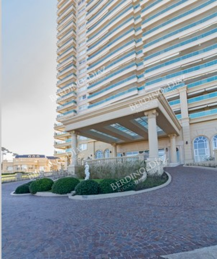 Apartamento ID.2745 - Departamento de 2 dormitorios en venta en Le Jardin, Punta del Este