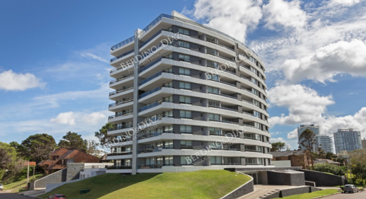 Apartamento ID.2688 - Apartamento en venta en Torre esmeralda de 3 dormitorios , en Punta del Este