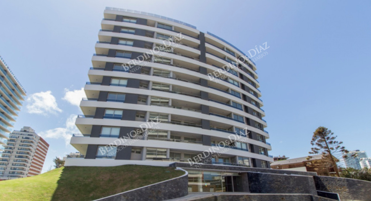 Apartamento ID.2688 - Apartamento en venta en Torre esmeralda de 3 dormitorios , en Punta del Este