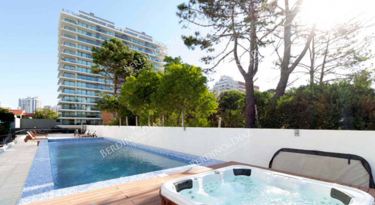 Apartamento ID.2688 - Apartamento en venta en Torre esmeralda de 3 dormitorios , en Punta del Este