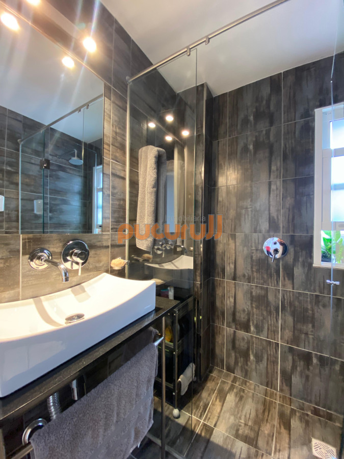 Apartamento ID.2578 - Vende apartamento con vista al mar de 3 dormitorios, Punta del Este